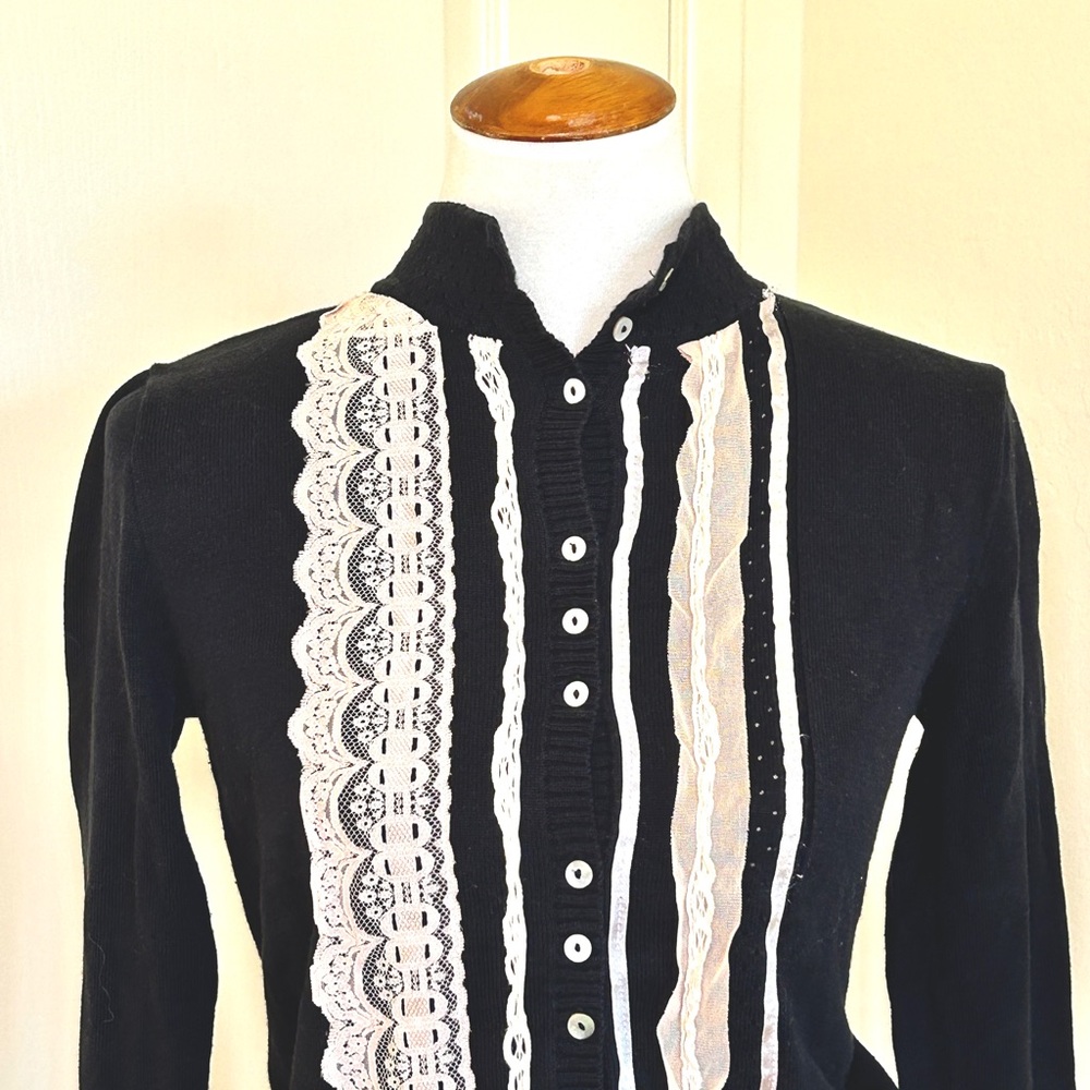 Elegant Black Cardigan with Lace Detailing